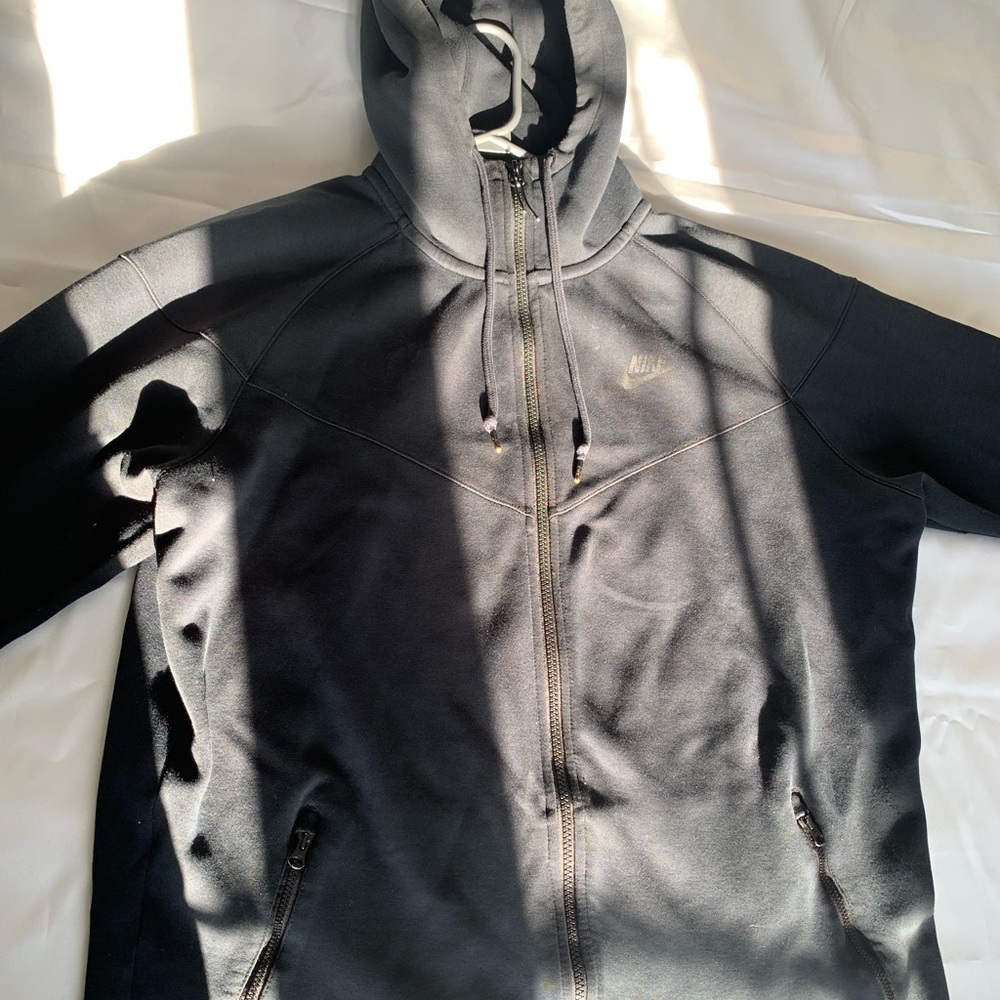 Black Nike Tech Fleece